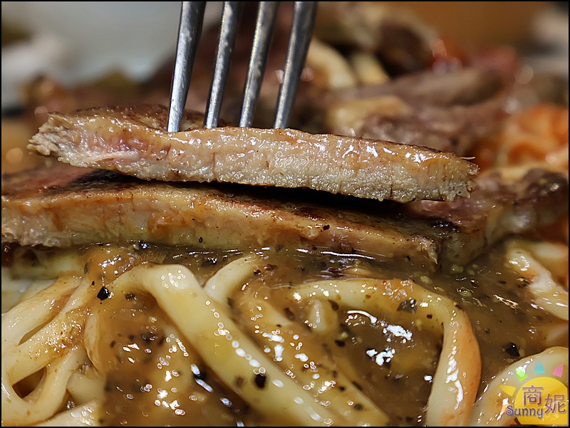 豐芳牛排|台中平價牛排生力軍!免服務費吃飽喝足不到200元.附濃湯菠蘿麵包還有飲料霜淇淋吃到飽