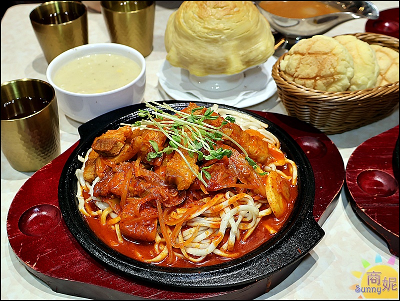 豐芳牛排|台中平價牛排生力軍!免服務費吃飽喝足不到200元.附濃湯菠蘿麵包還有飲料霜淇淋吃到飽