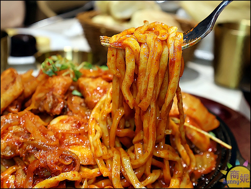 豐芳牛排|台中平價牛排生力軍!免服務費吃飽喝足不到200元.附濃湯菠蘿麵包還有飲料霜淇淋吃到飽