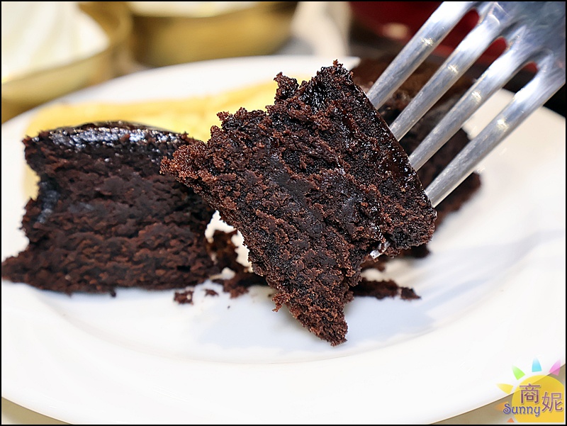 豐芳牛排|台中平價牛排生力軍!免服務費吃飽喝足不到200元.附濃湯菠蘿麵包還有飲料霜淇淋吃到飽