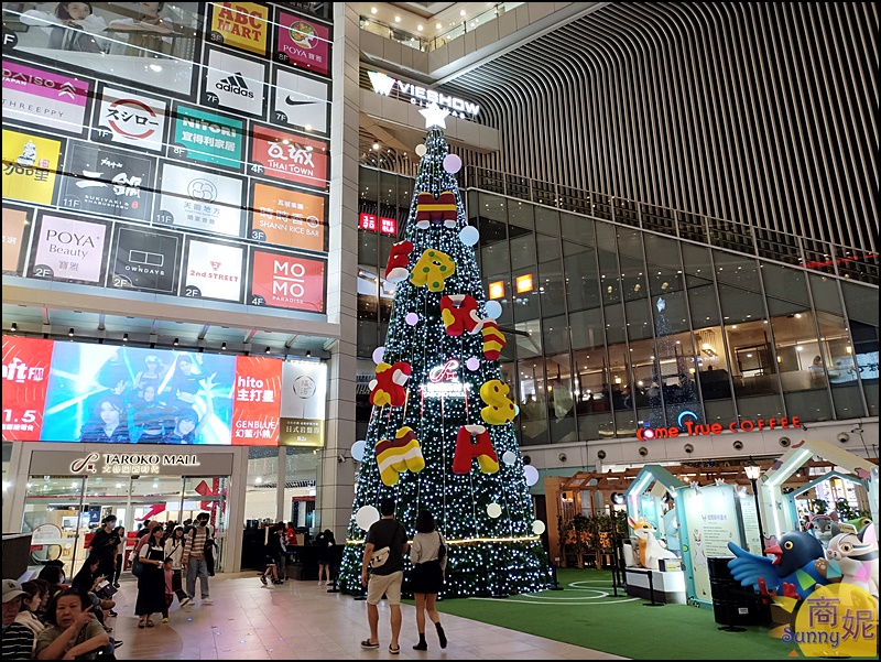 台中最高聖誕樹 星時代聖誕村點燈了!12米高花園鰻聖誕樹.3顆巨無霸大星星超好拍