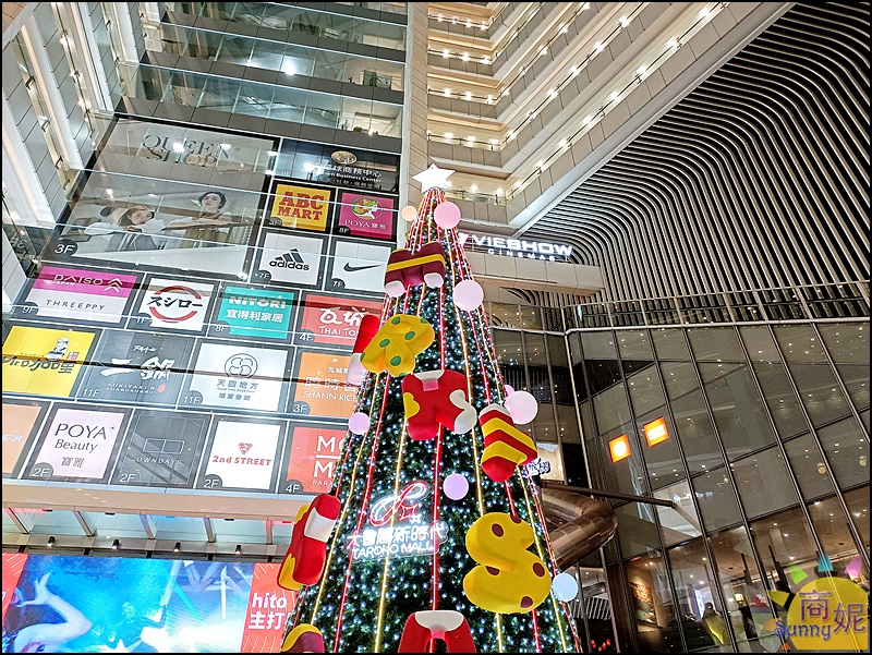 台中最高聖誕樹 星時代聖誕村點燈了!12米高花園鰻聖誕樹.3顆巨無霸大星星超好拍