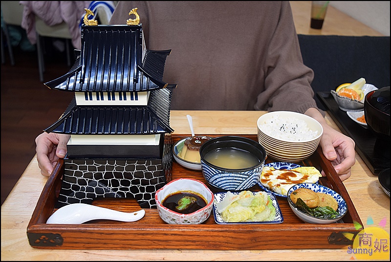 秋本家|彰化劉德華開的超值定食!浮誇擺盤超豐盛必點30公分大豬排、日本城、壽喜燒定食大胃王超愛