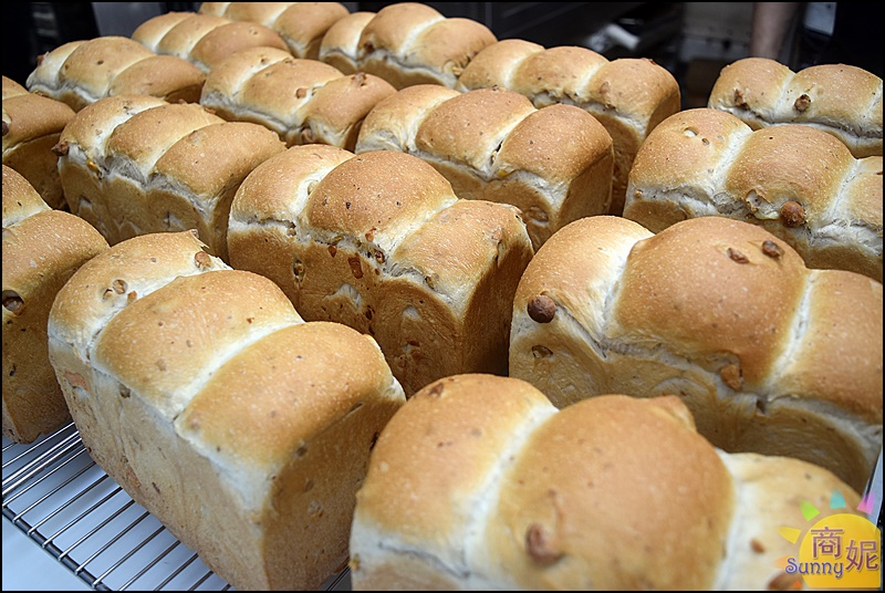 方包bakery|台中秘密麵包超好吃!超過百種口味採網路預訂現場取貨滿額外送到府