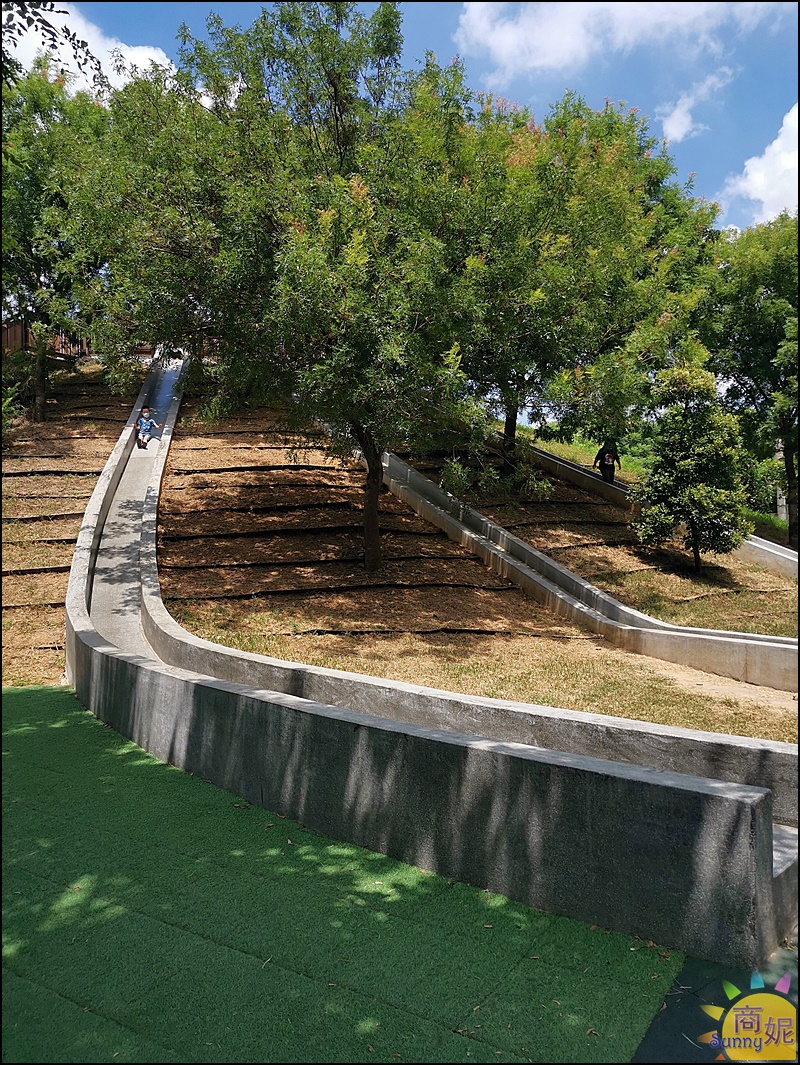 潭雅神中科公園|超好玩22公尺溜滑梯.玩沙區.騎腳踏車設施完備免費停車順遊戰車公園