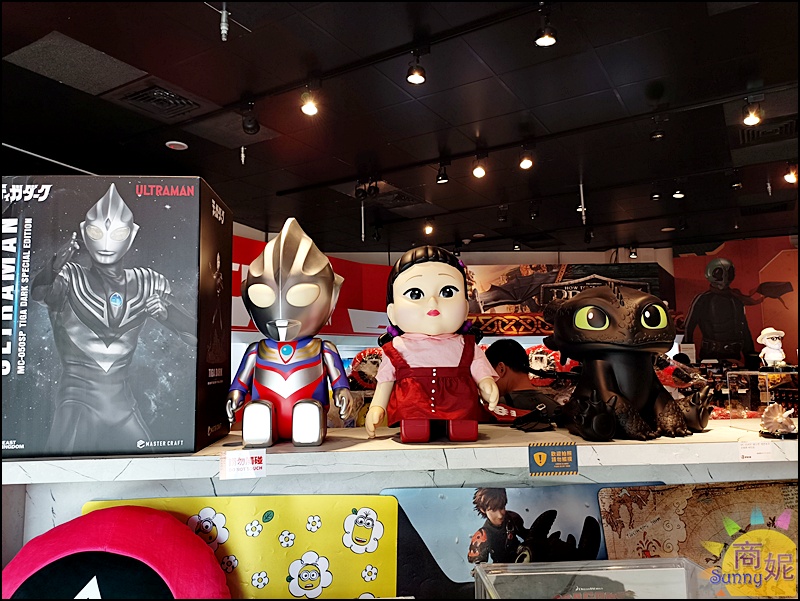 台中免費景點4米高小小兵|台中潮玩快閃店草悟道PARK2廣場小小兵.超人力霸王.假面騎士.魷魚遊戲一次拍夠！