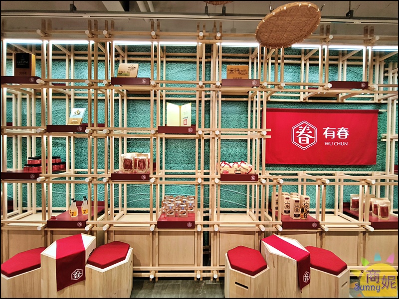 一整面展示牆，好像走進精品店，超美的!!