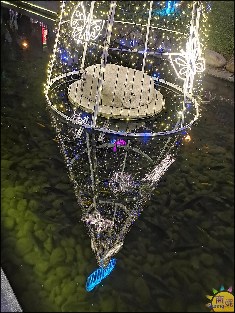 台中免費景點綠川聖誕燈會|台中好甜耶誕嘉年華15公尺心花朵朵聖誕樹.水中聖誕樹.粉紅雪人好可愛