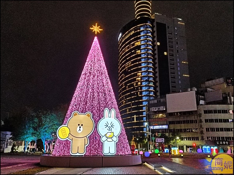 台中綠川聖誕節|台中免費景點綠川水岸台中耶誕嘉年華水中聖誕樹、麋鹿，順遊巨型薑餅屋超好拍