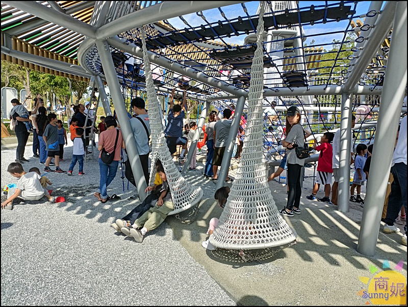 中央公園飛行美樂地7大亮點|台中旅遊免費景點!全國最長32M雙軌滑索.飛碟攀爬架溜滑梯.30M環形滑軌超好玩