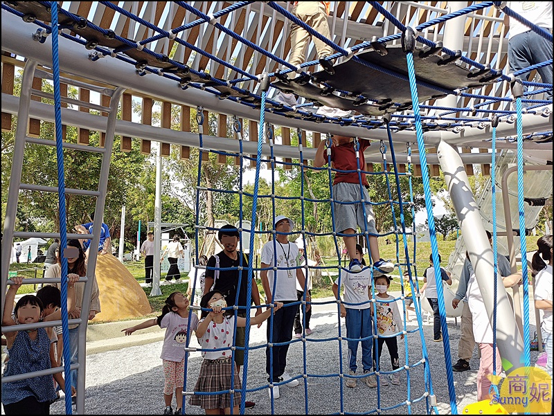 中央公園飛行美樂地7大亮點|台中旅遊免費景點!全國最長32M雙軌滑索.飛碟攀爬架溜滑梯.30M環形滑軌超好玩