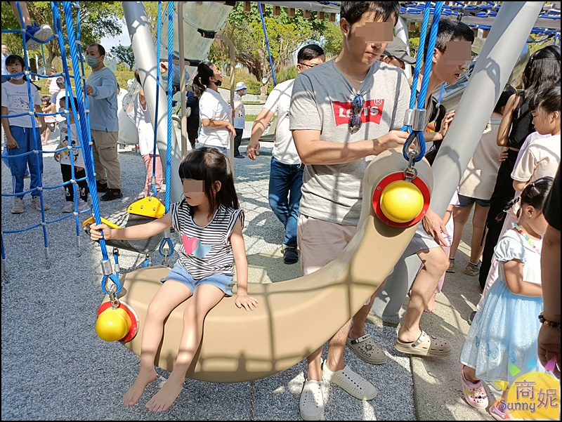 中央公園飛行美樂地7大亮點|台中旅遊免費景點!全國最長32M雙軌滑索.飛碟攀爬架溜滑梯.30M環形滑軌超好玩