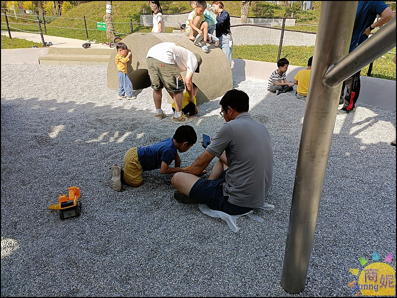 中央公園飛行美樂地7大亮點|台中旅遊免費景點!全國最長32M雙軌滑索.飛碟攀爬架溜滑梯.30M環形滑軌超好玩