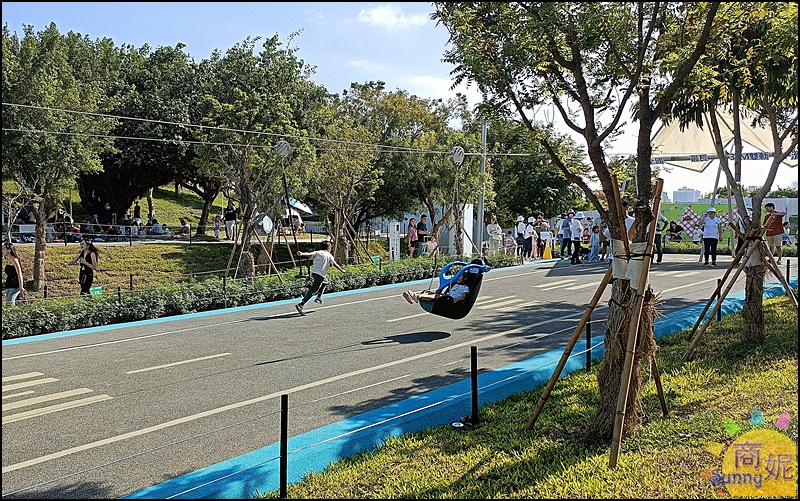 中央公園飛行美樂地7大亮點|台中旅遊免費景點!全國最長32M雙軌滑索.飛碟攀爬架溜滑梯.30M環形滑軌超好玩