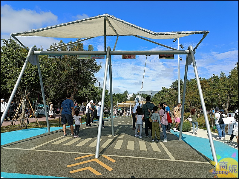 中央公園飛行美樂地7大亮點|台中旅遊免費景點!全國最長32M雙軌滑索.飛碟攀爬架溜滑梯.30M環形滑軌超好玩