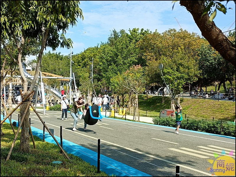 中央公園飛行美樂地7大亮點|台中旅遊免費景點!全國最長32M雙軌滑索.飛碟攀爬架溜滑梯.30M環形滑軌超好玩