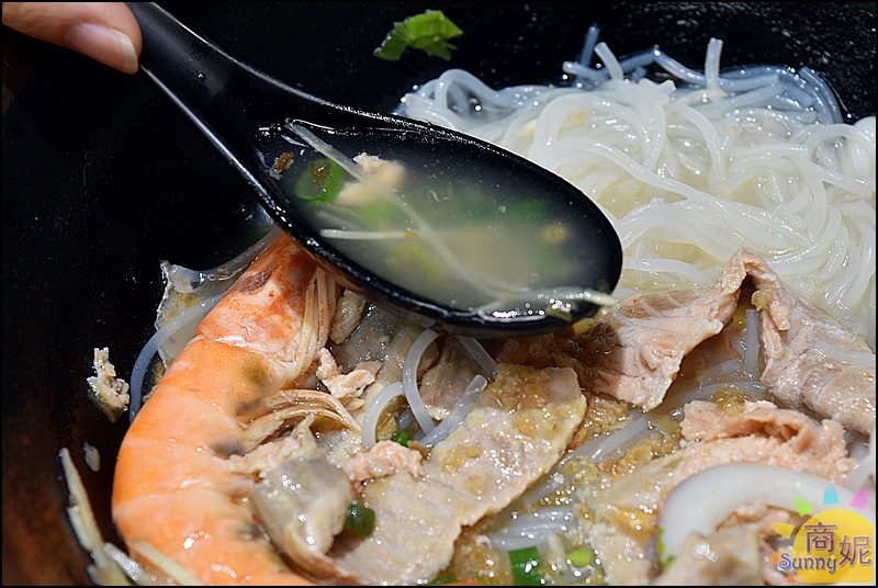 阿福師|台中霧峰好吃小卷米粉鮭魚飯蝦仁飯!市場小攤起家用料實在鮮甜好吃經常客滿