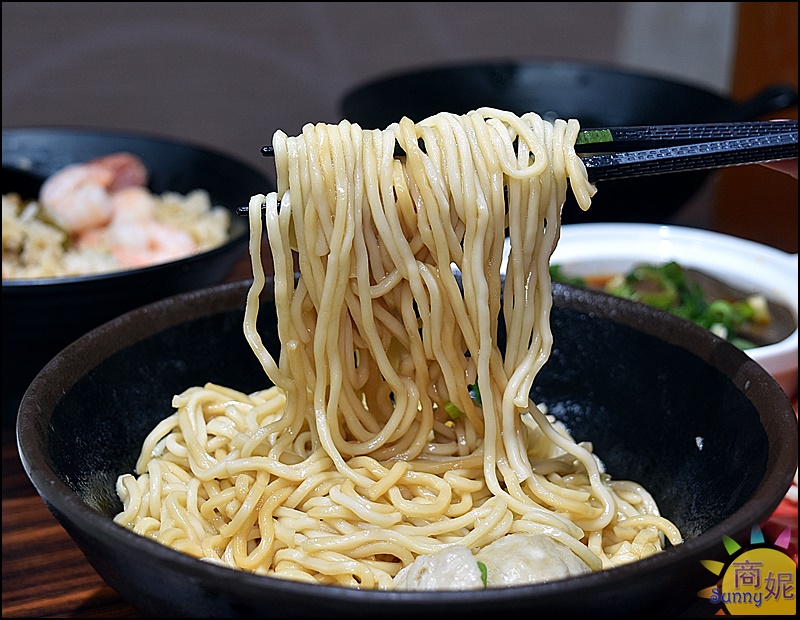 阿福師|台中霧峰好吃小卷米粉鮭魚飯蝦仁飯!市場小攤起家用料實在鮮甜好吃經常客滿