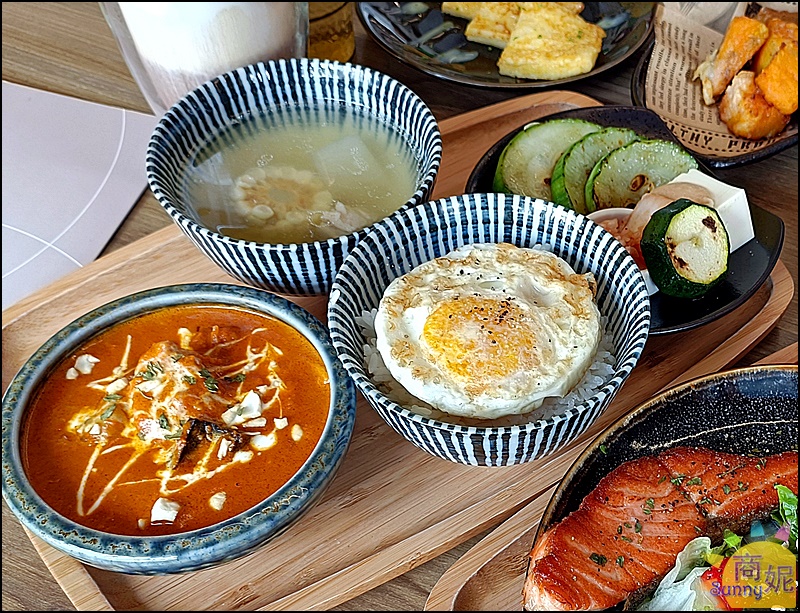 阿飛早午餐|台中東區秘境早午餐網友大讚火車站周邊必吃美食!用料實在免服務費隨便點都好吃