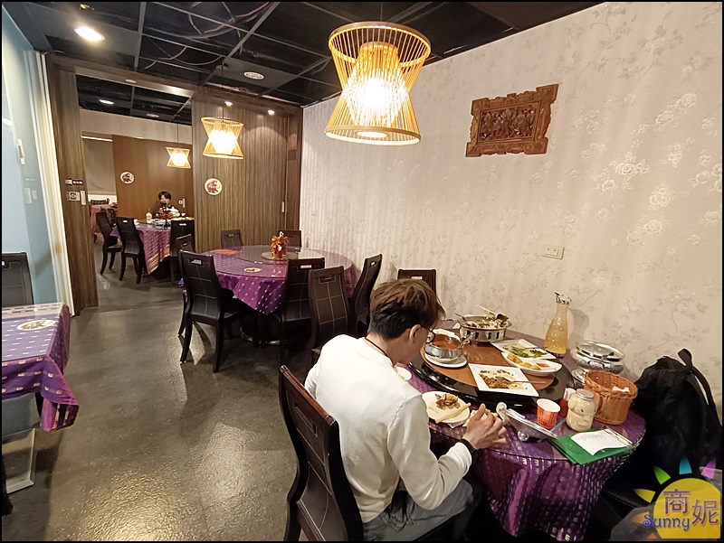 曼谷皇朝泰式餐廳|Google超過2千好評!台中高人氣平價泰式料理好吃大份量.免服務費還有打折CP值超高