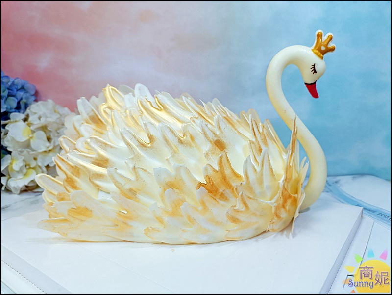 2024母親節蛋糕推薦|麥仕佳專業烘焙絕美皇冠金天鵝限量500個!彷彿藝術品一推出就爆紅