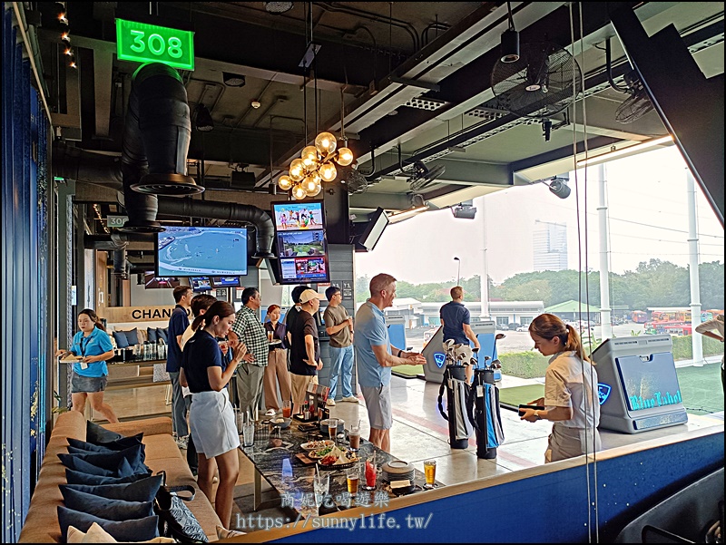 泰國曼谷景點推薦|Topgolf Megacity曼谷超人氣高爾夫球娛樂中心附設多家餐廳酒吧氣氛超嗨好好玩