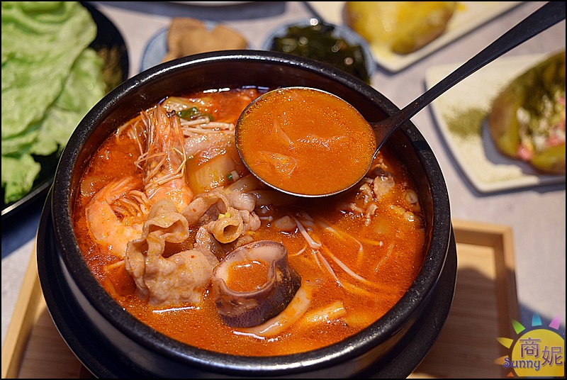 親水河畔|台中道地韓國料理還可以體驗穿韓服!夏季必吃開胃冷麵還有溫補人蔘雞鍋