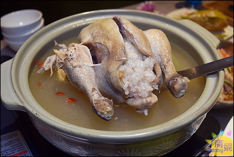 親水河畔|台中道地韓國料理還可以體驗穿韓服!夏季必吃開胃冷麵還有溫補人蔘雞鍋