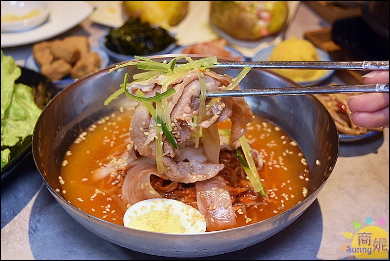 親水河畔|台中道地韓國料理還可以體驗穿韓服!夏季必吃開胃冷麵還有溫補人蔘雞鍋