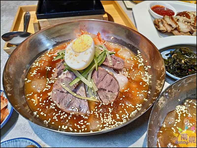 親水河畔|台中道地韓國料理還可以體驗穿韓服!夏季必吃開胃冷麵還有溫補人蔘雞鍋