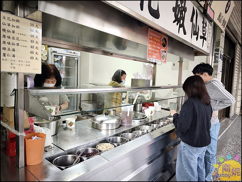 民生路無名豆花|台中排隊豆花嫩仙草50元8種料隨你加到滿超佛心!一天只賣4.5小時Google2千好評