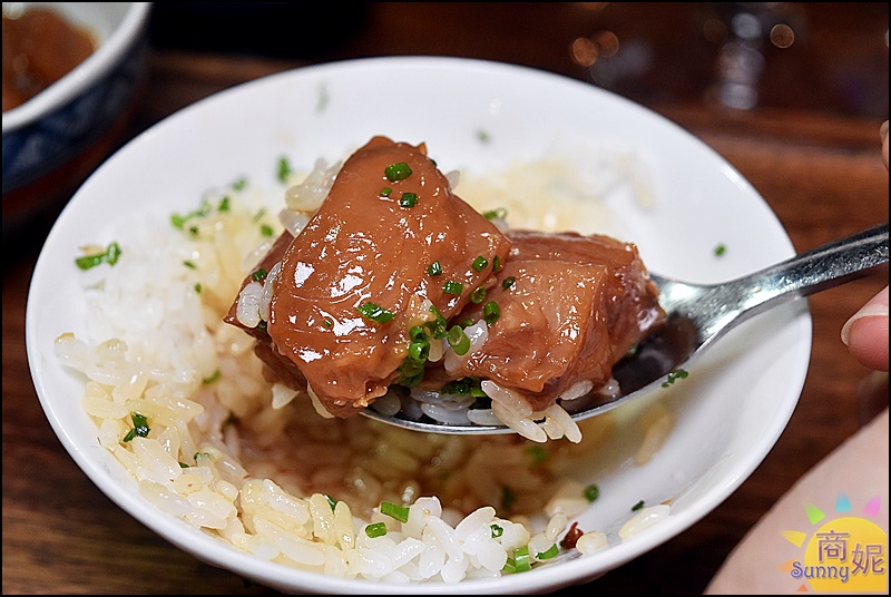 oldman生活飲食|台中秘境私廚料理一套5-6道菜只要1千元還免服務費!採預約制宵夜變身餐酒館氣氛超chill~