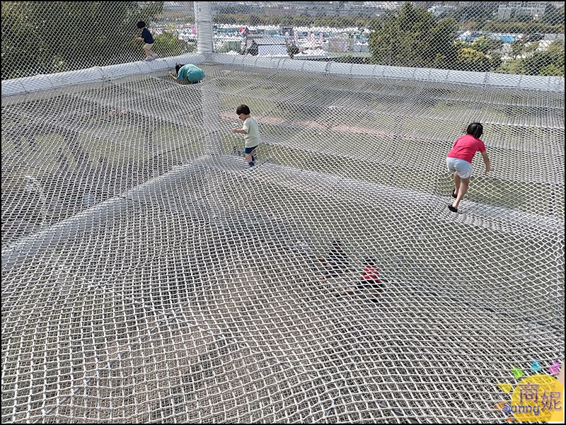 台中免費景點大型攀爬網好好玩|中央公園平衡體驗區三層空間彈力網大人小孩都可以玩.野餐放電好地方