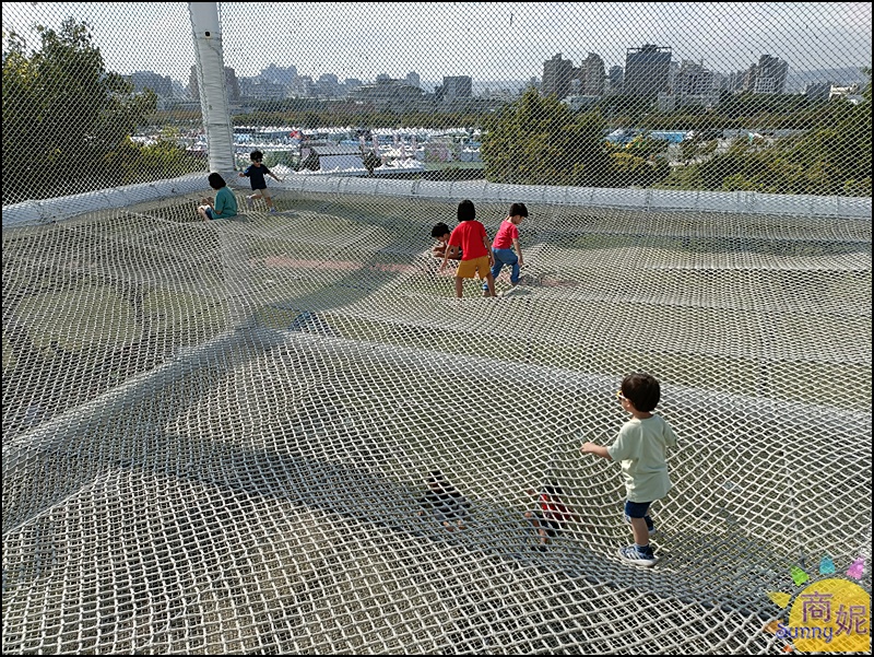 台中免費景點大型攀爬網好好玩|中央公園平衡體驗區三層空間彈力網大人小孩都可以玩.野餐放電好地方