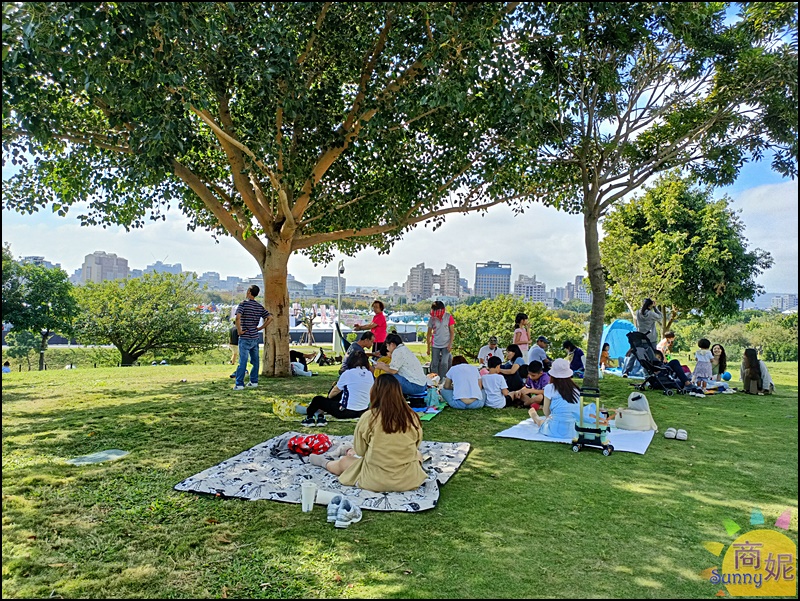 台中免費景點大型攀爬網好好玩|中央公園平衡體驗區三層空間彈力網大人小孩都可以玩.野餐放電好地方