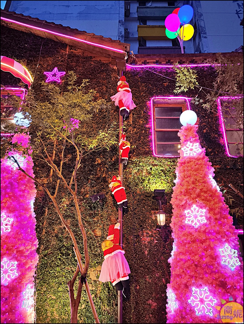 2025台中聖誕免費景點|瓦庫燒肉老宅變身【粉紅薑餅屋】絕美櫻花粉紅聖誕樹海超浪漫約會打卡必去