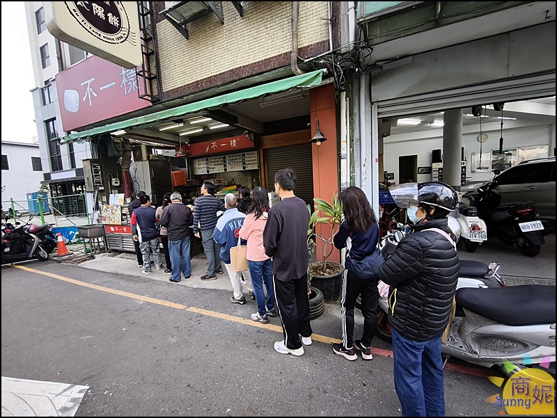 不一樣|台中西區50年排隊小吃15-25元!超平價台式下午茶必點餡餅.烤饅頭.大餅.太晚去買不到