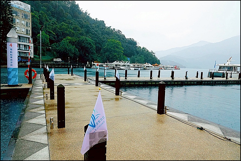 日月潭旅遊綠能電動船小旅行!低碳環保悠遊湖光山色.日月潭景點美食一日遊這樣玩