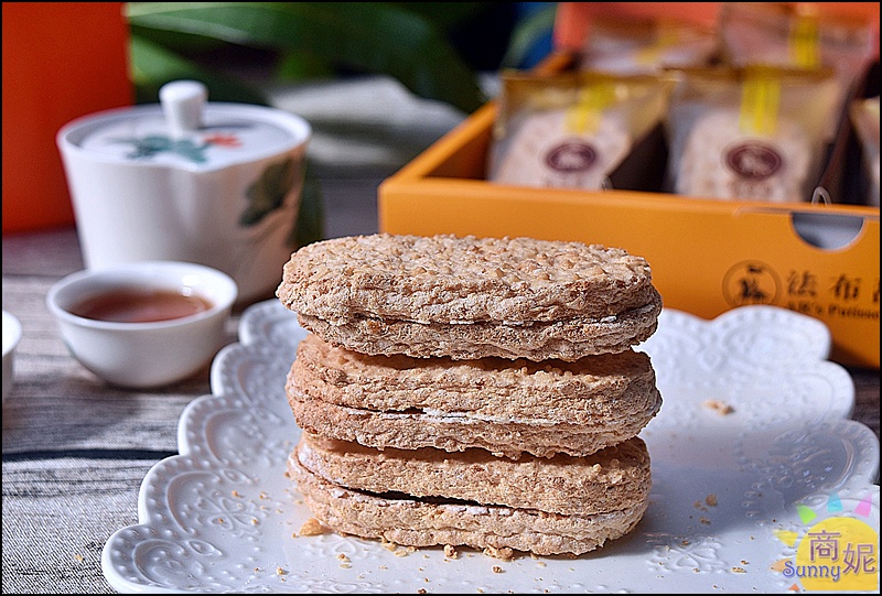 法布甜馬卡龍鳳梨酥三種口味,原味、紅茶、綠茶一次滿足