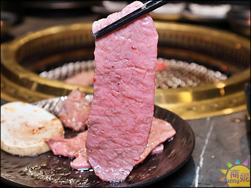脂本燒肉彰化店|彰化質感燒肉!豐盛套餐高CP值必點30cm幻切牛舌.無低消好停車親子友善桌邊幫烤大加分 脂本燒肉彰化店|彰化質感燒肉!豐盛套餐高CP值必點30cm幻切牛舌.無低消好停車親子友善桌邊幫烤大加分