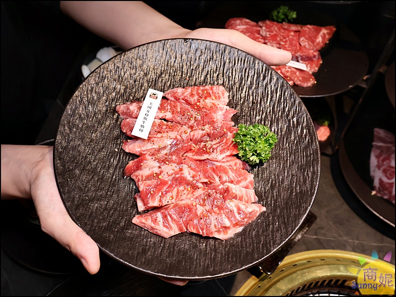 脂本燒肉彰化店|彰化質感燒肉!豐盛套餐高CP值必點30cm幻切牛舌.無低消好停車親子友善桌邊幫烤大加分 脂本燒肉彰化店|彰化質感燒肉!豐盛套餐高CP值必點30cm幻切牛舌.無低消好停車親子友善桌邊幫烤大加分