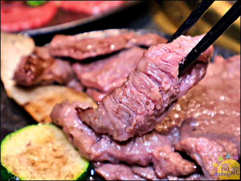 脂本燒肉彰化店|彰化質感燒肉!豐盛套餐高CP值必點30cm幻切牛舌.無低消好停車親子友善桌邊幫烤大加分 脂本燒肉彰化店|彰化質感燒肉!豐盛套餐高CP值必點30cm幻切牛舌.無低消好停車親子友善桌邊幫烤大加分