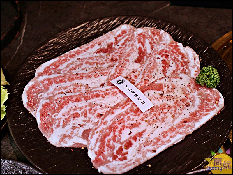 脂本燒肉彰化店|彰化質感燒肉!豐盛套餐高CP值必點30cm幻切牛舌.無低消好停車親子友善桌邊幫烤大加分 脂本燒肉彰化店|彰化質感燒肉!豐盛套餐高CP值必點30cm幻切牛舌.無低消好停車親子友善桌邊幫烤大加分
