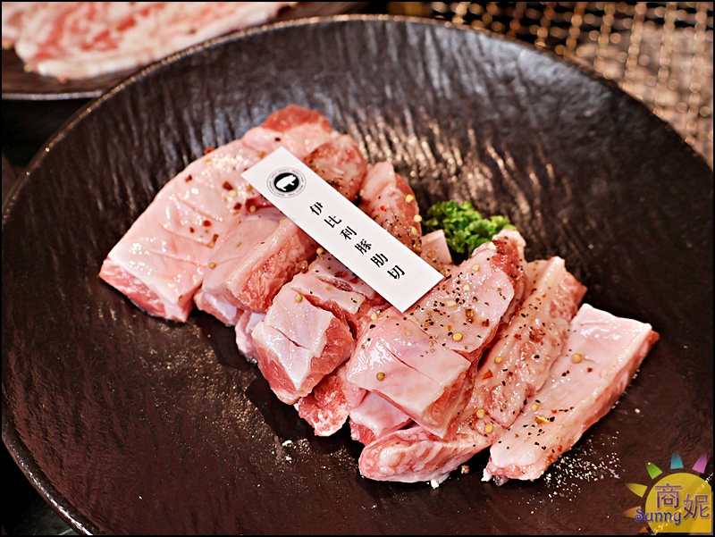 脂本燒肉彰化店｜彰化質感燒肉！豐盛套餐高CP值必點30cm幻切牛舌.無低消好停車親子友善桌邊幫烤大加分