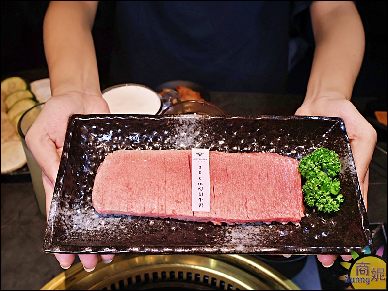 脂本燒肉彰化店|彰化質感燒肉!豐盛套餐高CP值必點30cm幻切牛舌.無低消好停車親子友善桌邊幫烤大加分 脂本燒肉彰化店|彰化質感燒肉!豐盛套餐高CP值必點30cm幻切牛舌.無低消好停車親子友善桌邊幫烤大加分