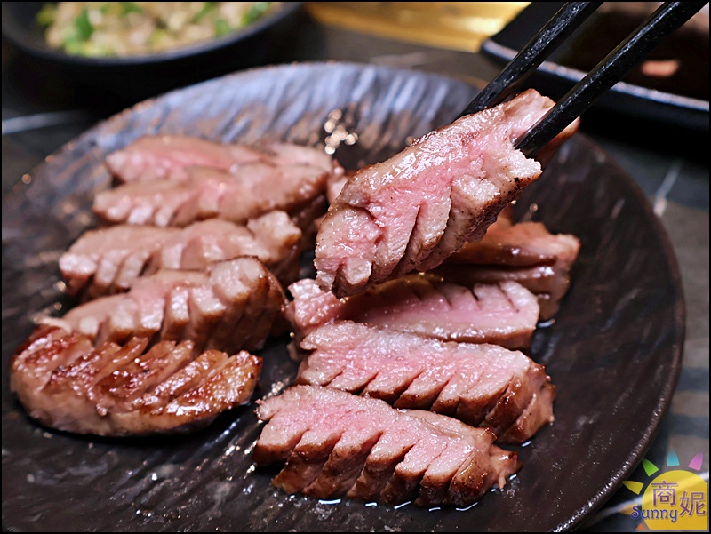 脂本燒肉彰化店|彰化質感燒肉!豐盛套餐高CP值必點30cm幻切牛舌.無低消好停車親子友善桌邊幫烤大加分 脂本燒肉彰化店|彰化質感燒肉!豐盛套餐高CP值必點30cm幻切牛舌.無低消好停車親子友善桌邊幫烤大加分