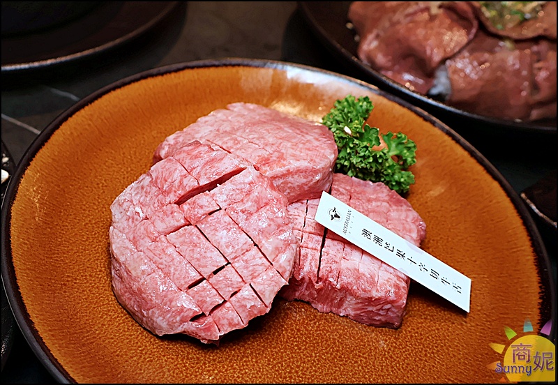 脂本燒肉彰化店|彰化質感燒肉!豐盛套餐高CP值必點30cm幻切牛舌.無低消好停車親子友善桌邊幫烤大加分 脂本燒肉彰化店|彰化質感燒肉!豐盛套餐高CP值必點30cm幻切牛舌.無低消好停車親子友善桌邊幫烤大加分