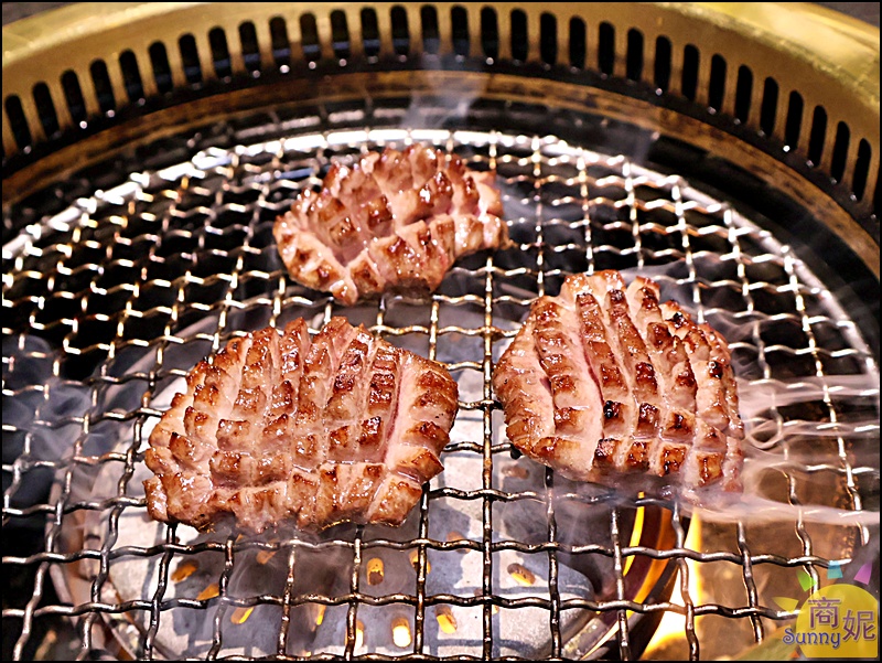 脂本燒肉彰化店|彰化質感燒肉!豐盛套餐高CP值必點30cm幻切牛舌.無低消好停車親子友善桌邊幫烤大加分 脂本燒肉彰化店|彰化質感燒肉!豐盛套餐高CP值必點30cm幻切牛舌.無低消好停車親子友善桌邊幫烤大加分