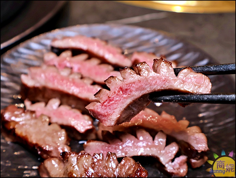 脂本燒肉彰化店|彰化質感燒肉!豐盛套餐高CP值必點30cm幻切牛舌.無低消好停車親子友善桌邊幫烤大加分 脂本燒肉彰化店|彰化質感燒肉!豐盛套餐高CP值必點30cm幻切牛舌.無低消好停車親子友善桌邊幫烤大加分