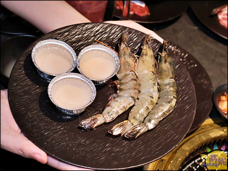 脂本燒肉彰化店｜彰化質感燒肉！豐盛套餐高CP值必點30cm幻切牛舌.無低消好停車親子友善桌邊幫烤大加分